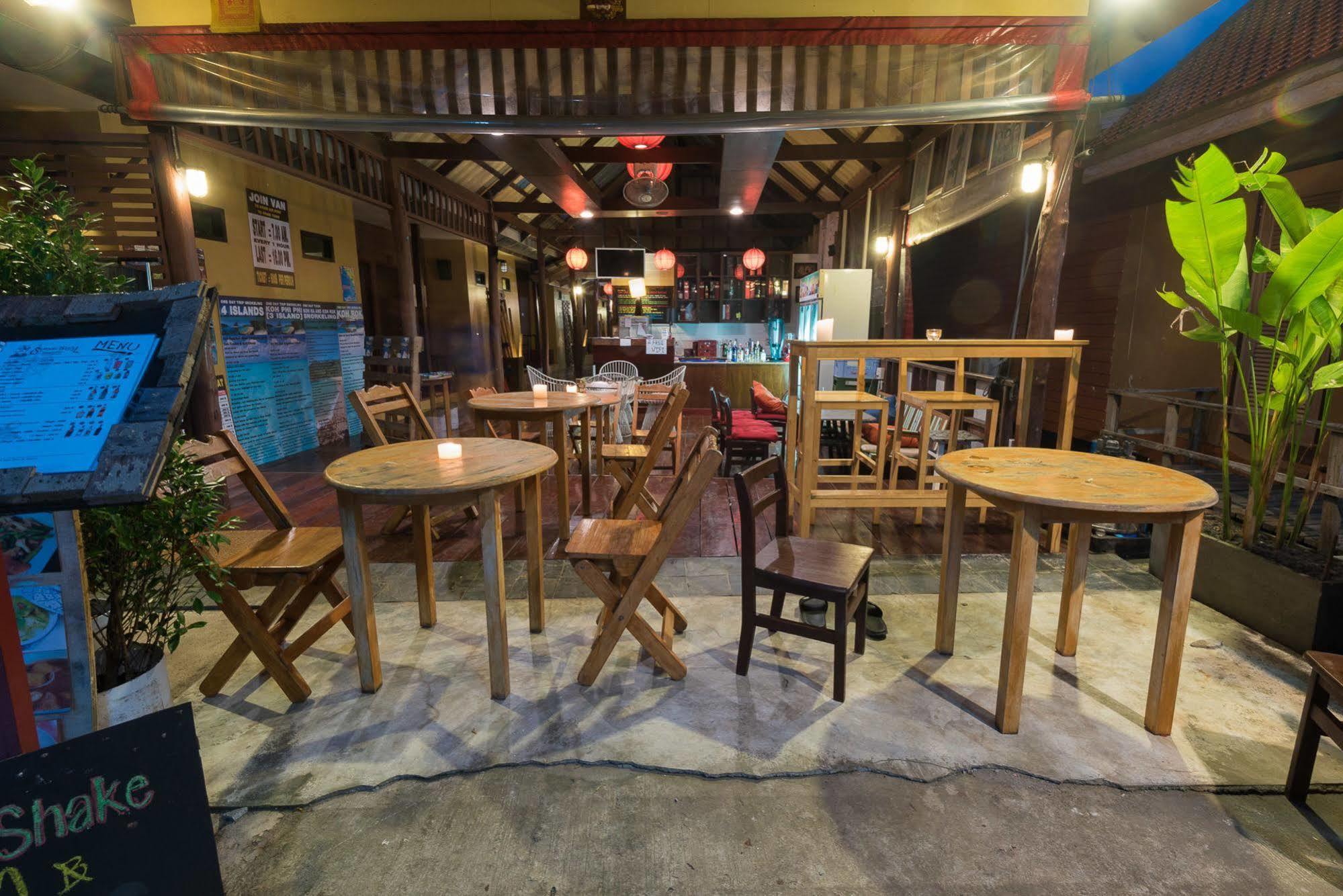 Sincere Hostel Bar And Bistro Ko Lanta Exterior foto